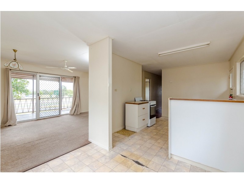 10 Barry Street, West Gladstone QLD 4680
