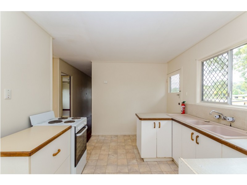 10 Barry Street, West Gladstone QLD 4680