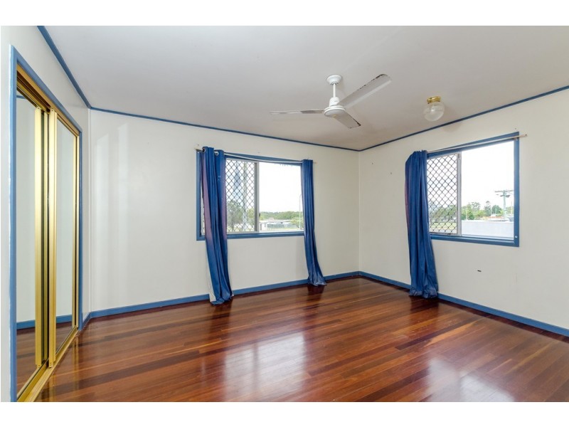 10 Barry Street, West Gladstone QLD 4680
