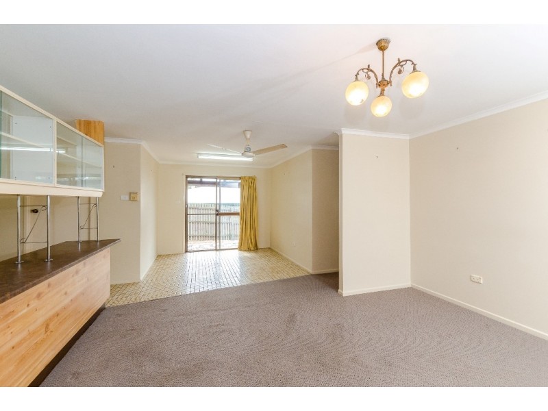 Unit 1-2/4 Camille Street, Clinton QLD 4680