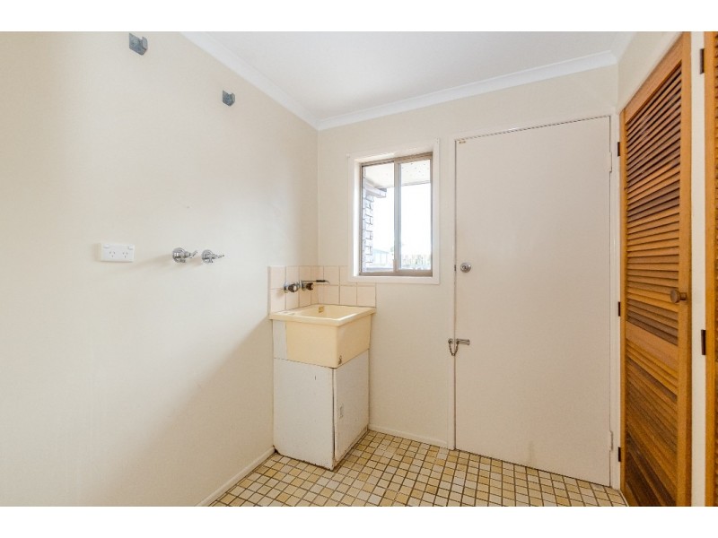 Unit 1-2/4 Camille Street, Clinton QLD 4680