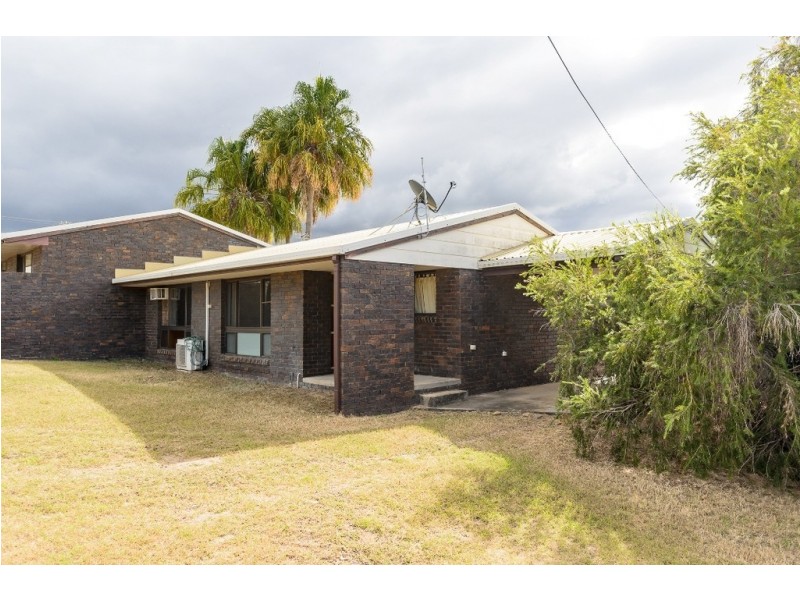 Unit 1-2/4 Camille Street, Clinton QLD 4680