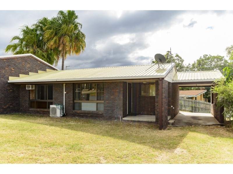 Unit 1-2/4 Camille Street, Clinton QLD 4680