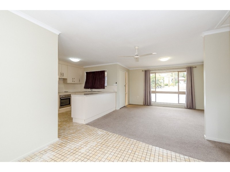 Unit 1-2/4 Camille Street, Clinton QLD 4680