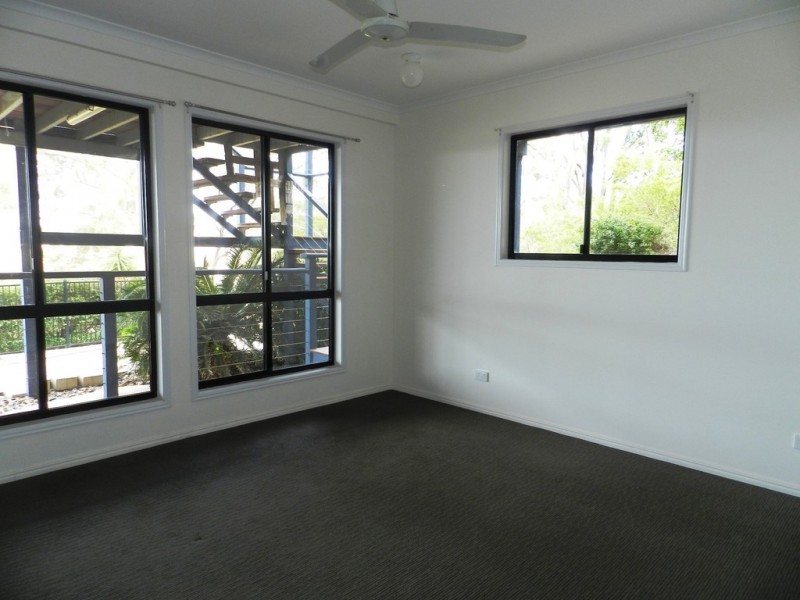 18 Llewellyn Close, Clinton QLD 4680