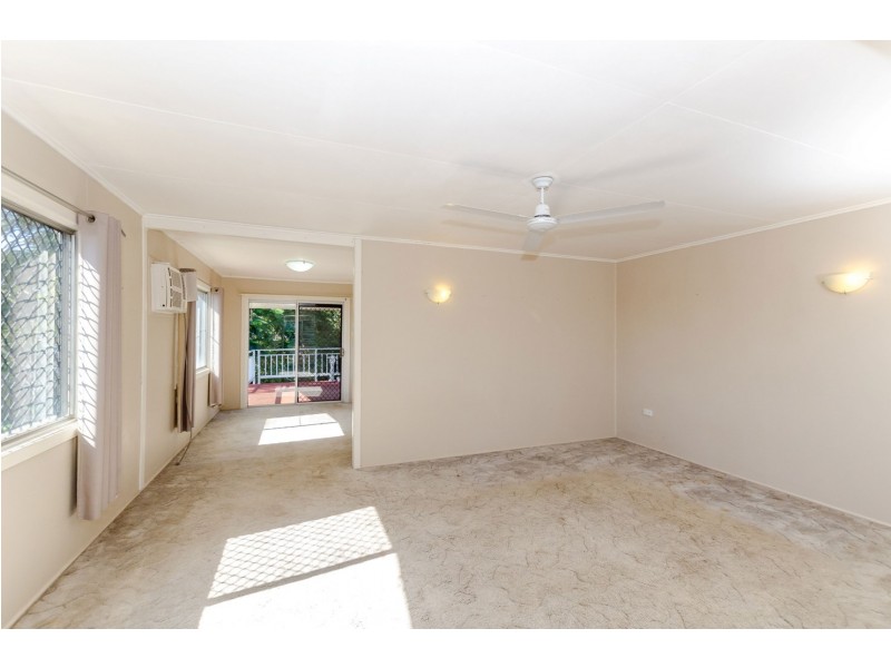 12 Barry Street, West Gladstone QLD 4680