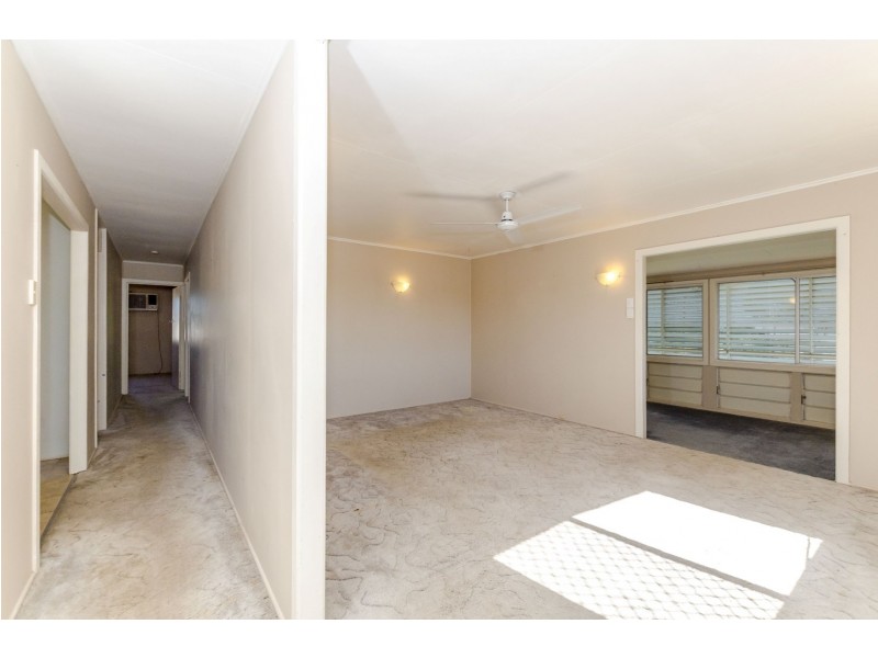 12 Barry Street, West Gladstone QLD 4680