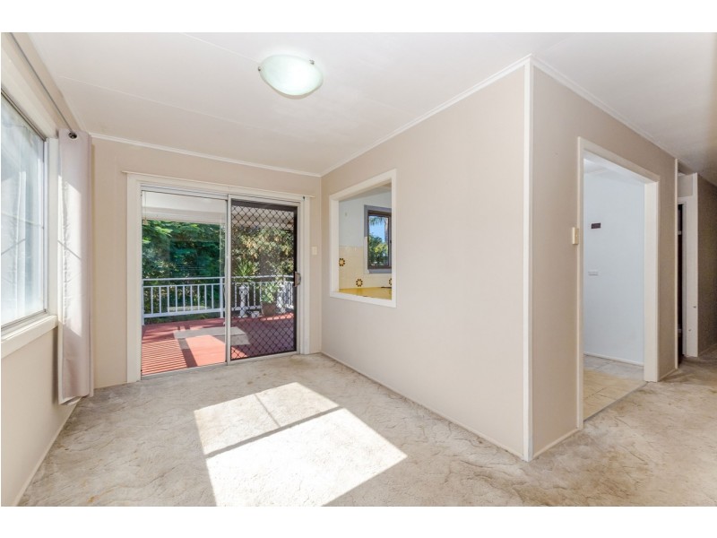 12 Barry Street, West Gladstone QLD 4680