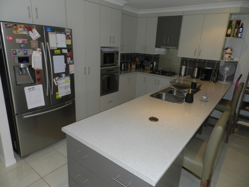 11 LARCOM RISE, West Gladstone QLD 4680