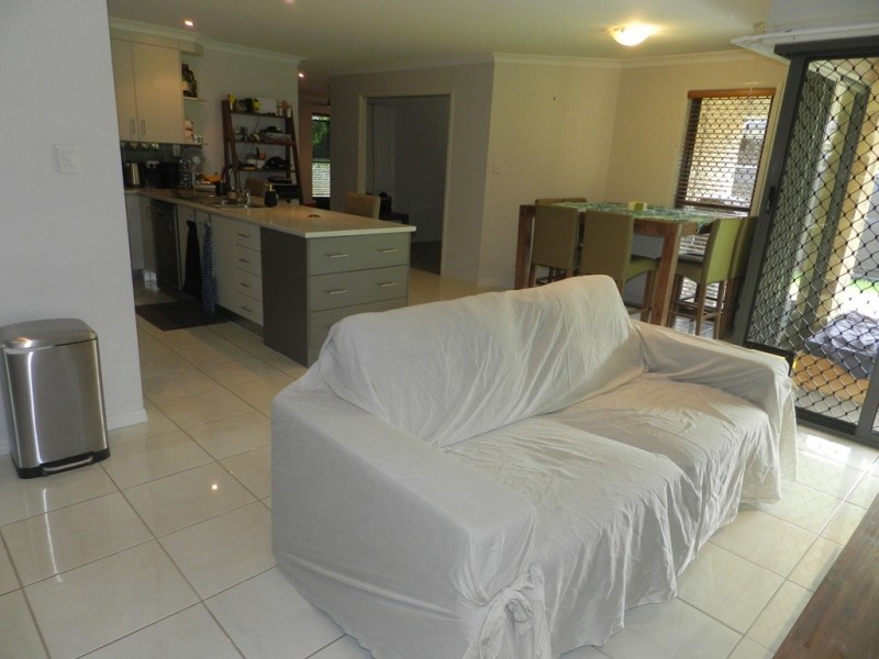 11 LARCOM RISE, West Gladstone QLD 4680