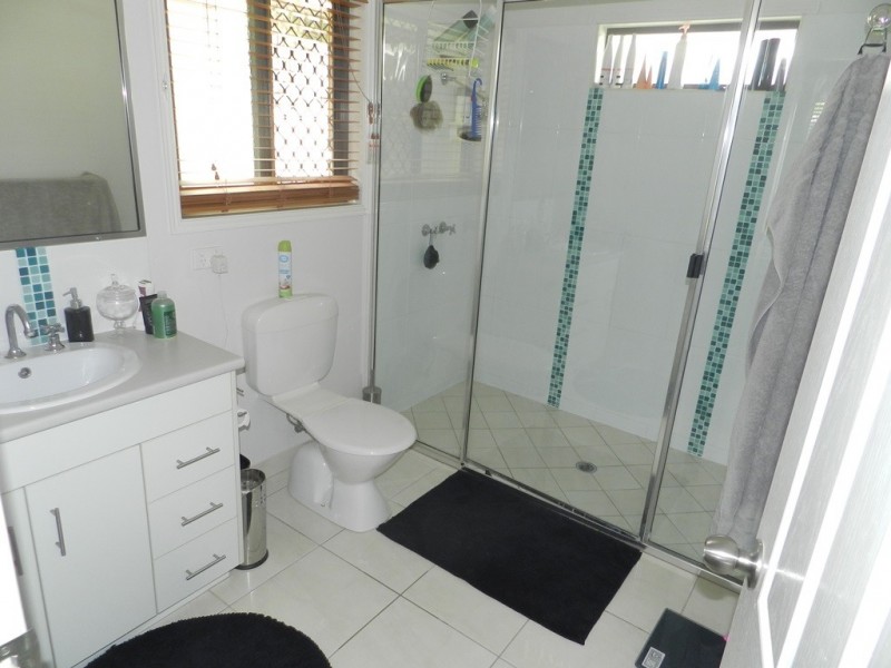 11 LARCOM RISE, West Gladstone QLD 4680