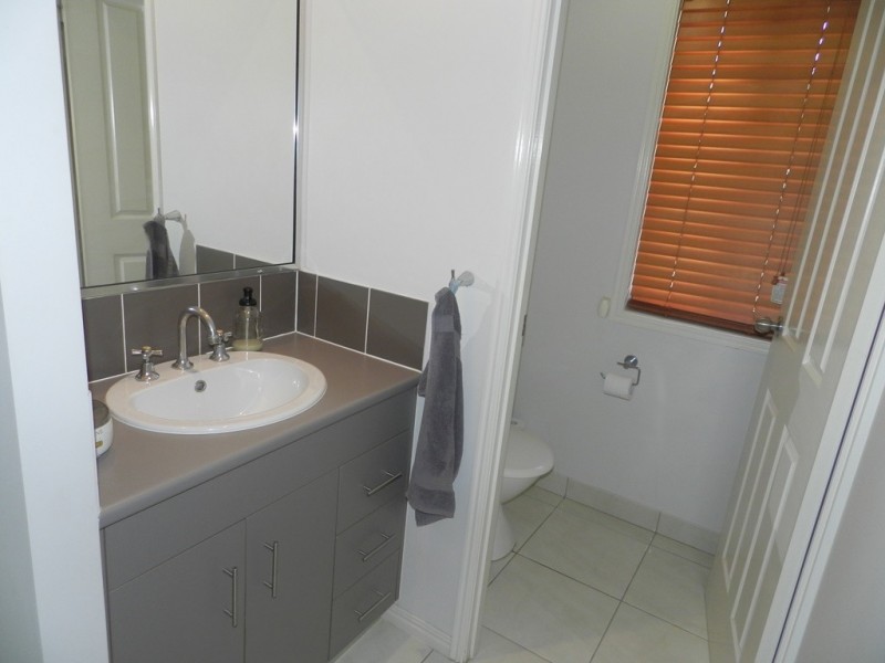 11 LARCOM RISE, West Gladstone QLD 4680