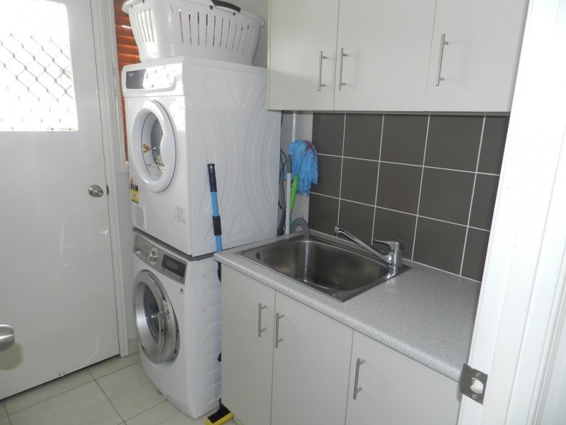 11 LARCOM RISE, West Gladstone QLD 4680