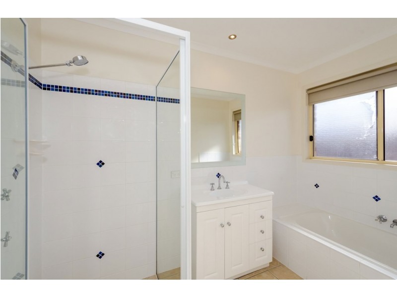 36 EMMADALE DRIVE, New Auckland QLD 4680