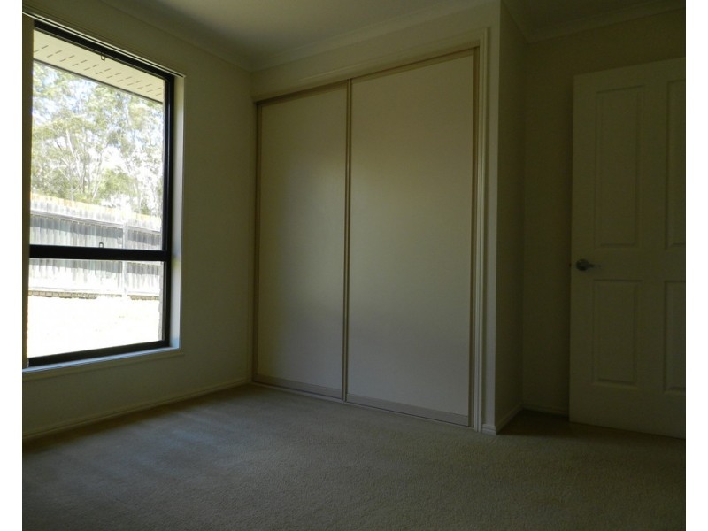 8 Skyline Drive, Gladstone QLD 4680