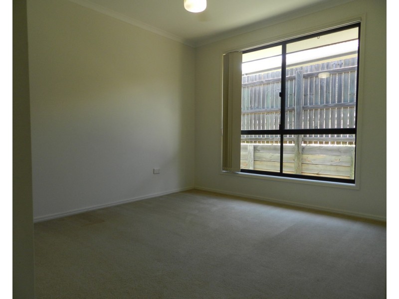 8 Skyline Drive, Gladstone QLD 4680