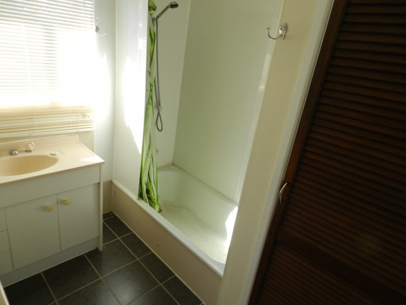 21 Cook Street, West Gladstone QLD 4680