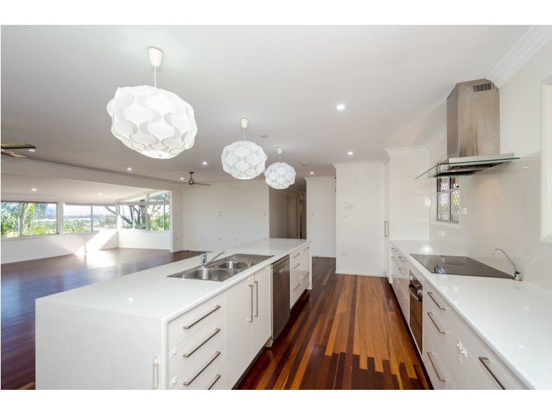 11 Rigby Crescent, West Gladstone QLD 4680