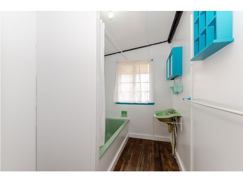 41 Balfour St, Mount Larcom QLD 4695