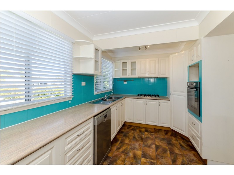 24 Douglas Ave, Sun Valley QLD 4680
