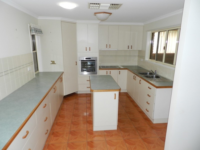 6 CARPENTARIA CLOSE, Clinton QLD 4680