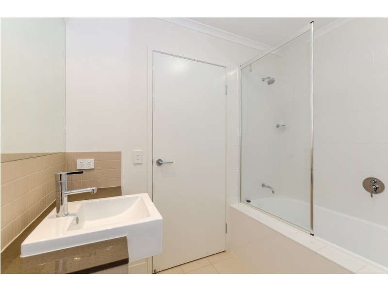 Unit 8/1-2 Ringuet Close, Glen Eden QLD 4680