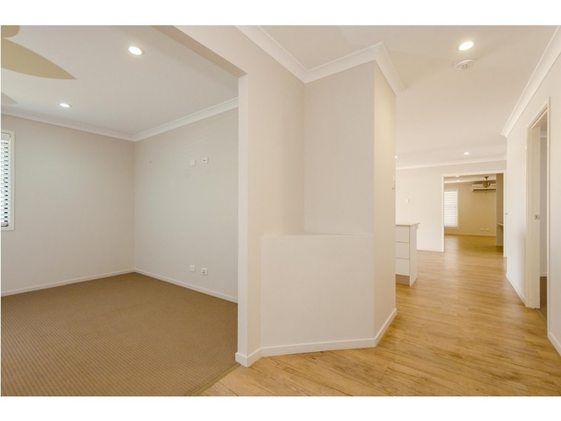 17 BELLBIRD CIRCUIT, New Auckland QLD 4680
