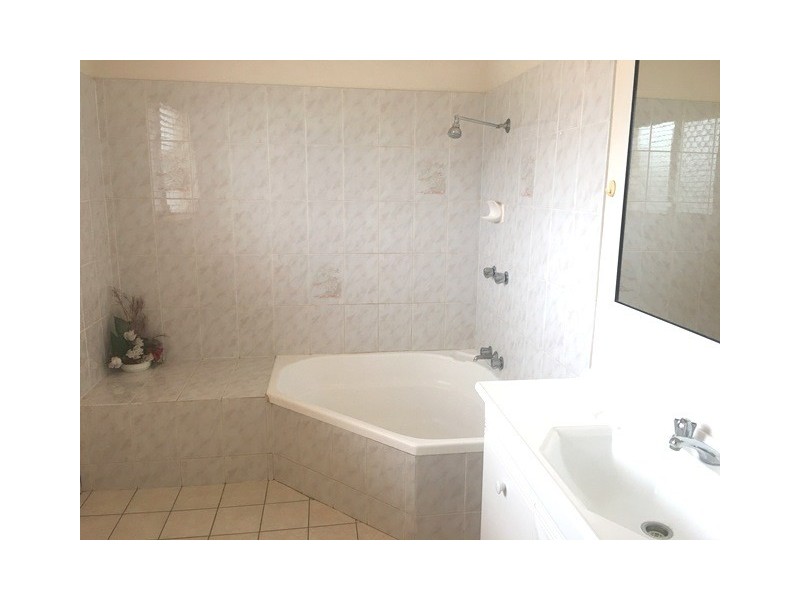 1/6 View Street, West Gladstone QLD 4680