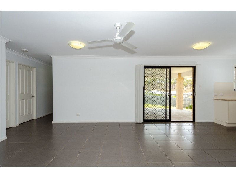 5 Takoko Place, Kirkwood QLD 4680