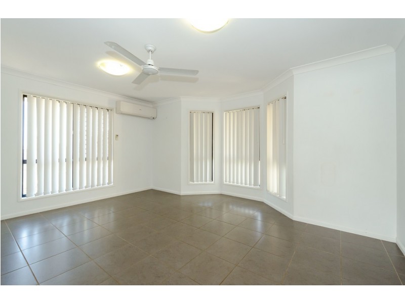 5 Takoko Place, Kirkwood QLD 4680