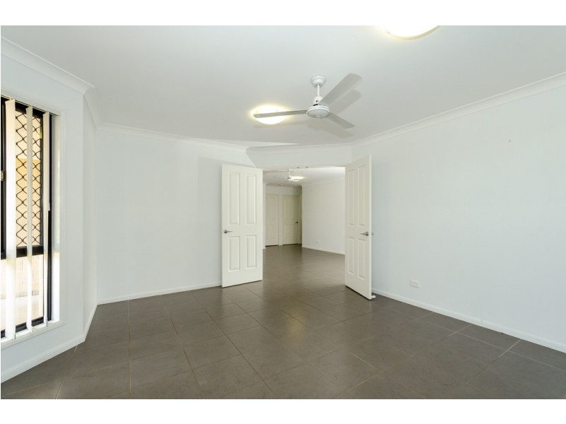 5 Takoko Place, Kirkwood QLD 4680