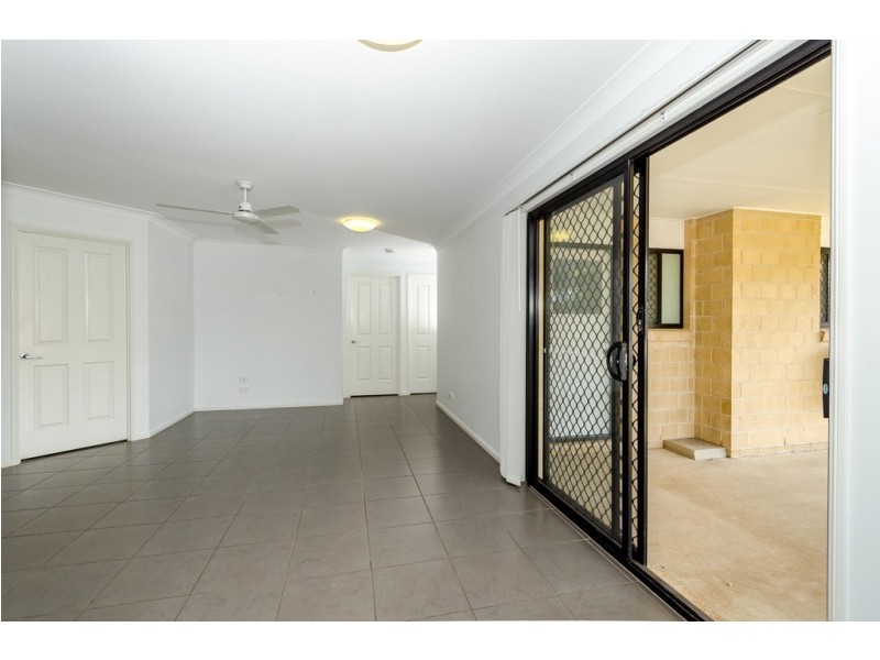 5 Takoko Place, Kirkwood QLD 4680