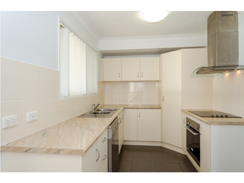 5 Takoko Place, Kirkwood QLD 4680