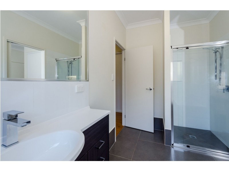 17 Panorama Court, Glen Eden QLD 4680