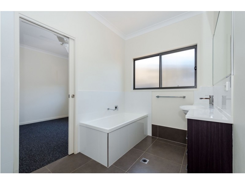 17 Panorama Court, Glen Eden QLD 4680