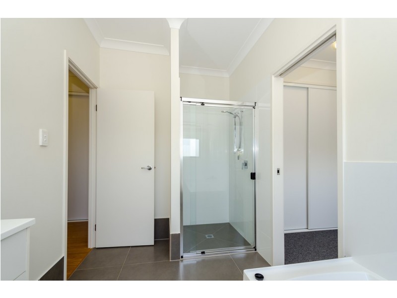 18 Panorama Court, Glen Eden QLD 4680