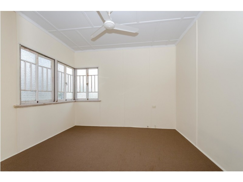 25 BOLES STREET, West Gladstone QLD 4680