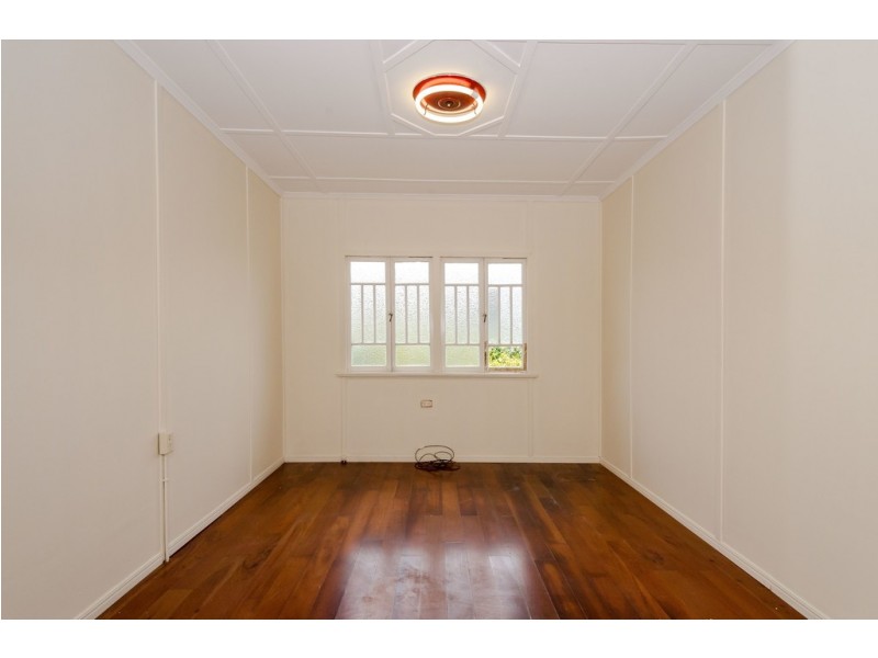 25 BOLES STREET, West Gladstone QLD 4680
