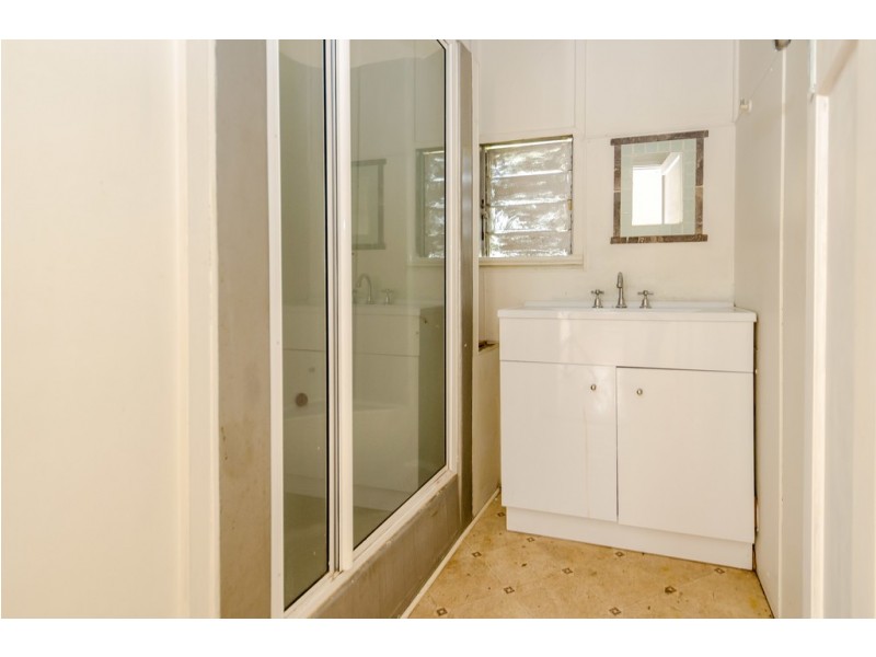 25 BOLES STREET, West Gladstone QLD 4680