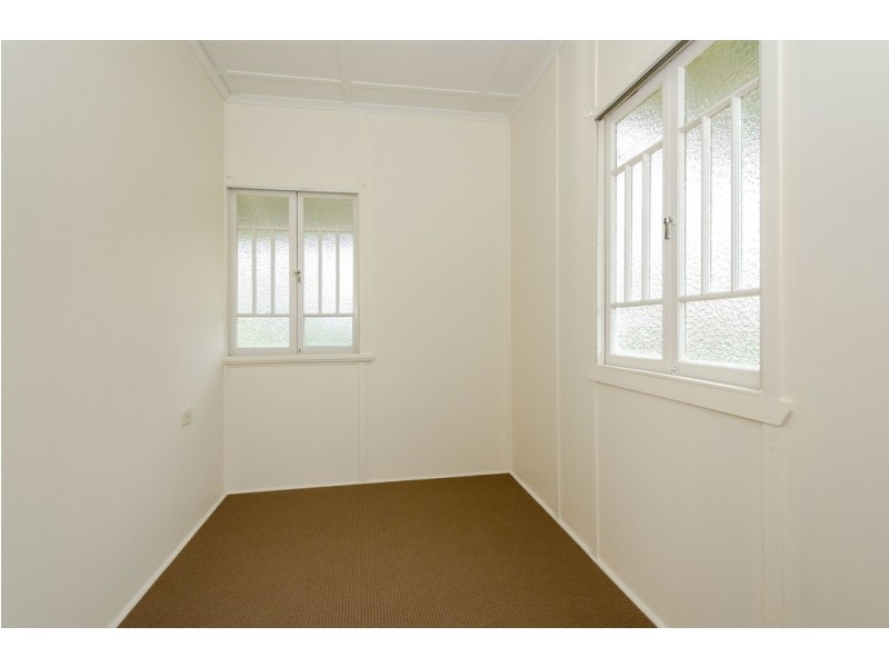 25 BOLES STREET, West Gladstone QLD 4680