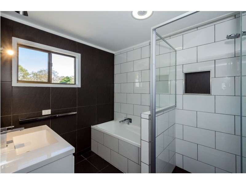 13 Holland St, West Gladstone QLD 4680