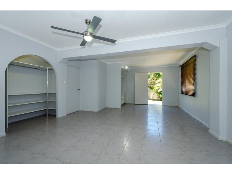 13 Holland St, West Gladstone QLD 4680