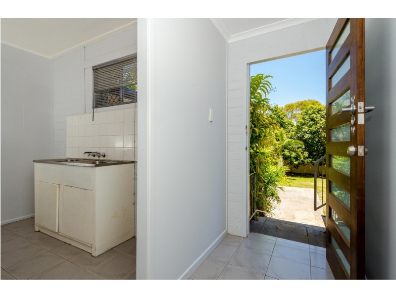 13 Holland St, West Gladstone QLD 4680