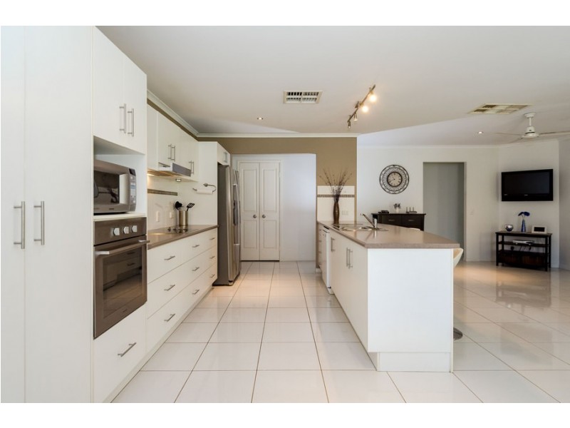 3 SOUTHERN CROSS CLOSE, Telina QLD 4680