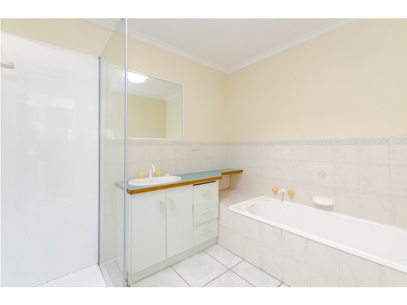 9 Beak Street, New Auckland QLD 4680