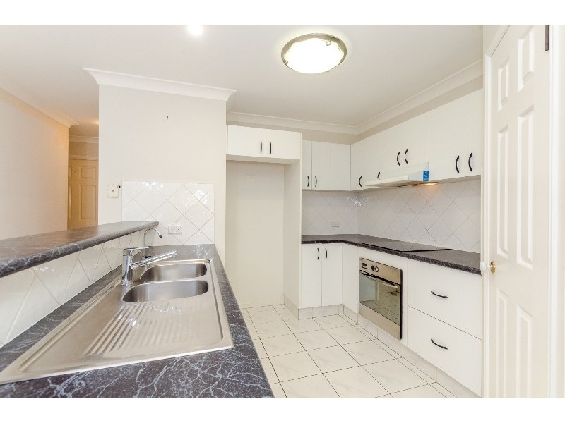 8 Rosemount Place, New Auckland QLD 4680