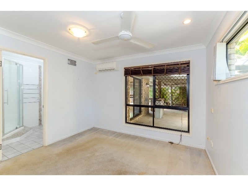 8 Rosemount Place, New Auckland QLD 4680