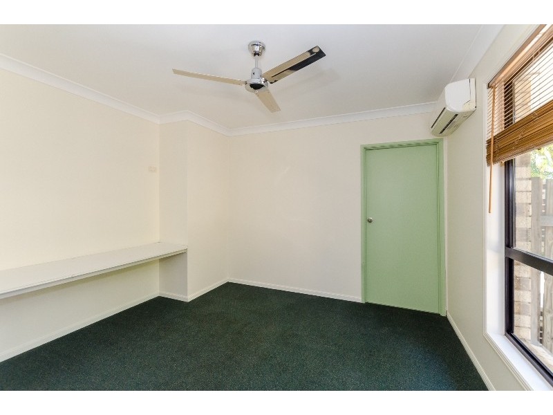 8 Rosemount Place, New Auckland QLD 4680