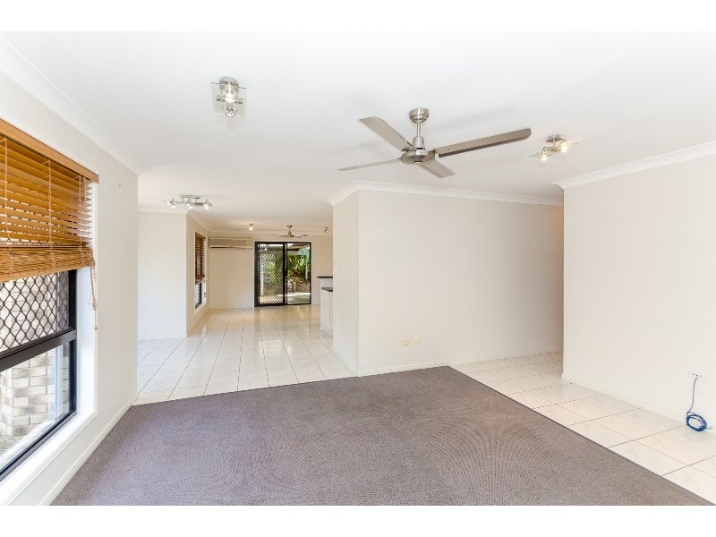 8 Rosemount Place, New Auckland QLD 4680