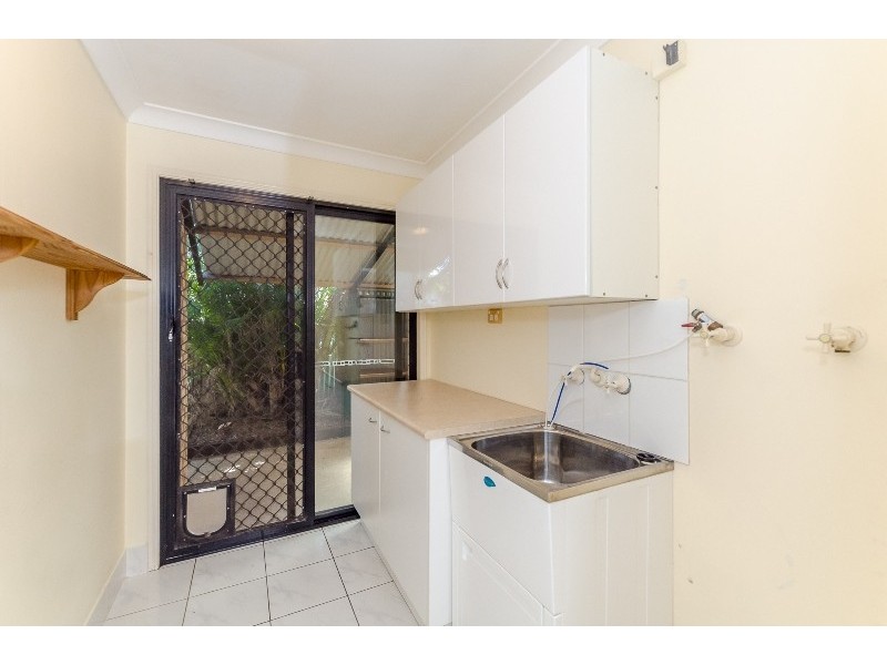 8 Rosemount Place, New Auckland QLD 4680